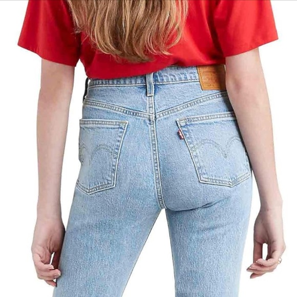 Levi's Women's Light Blue Straight Leg Jeans - Picture 14 of 14